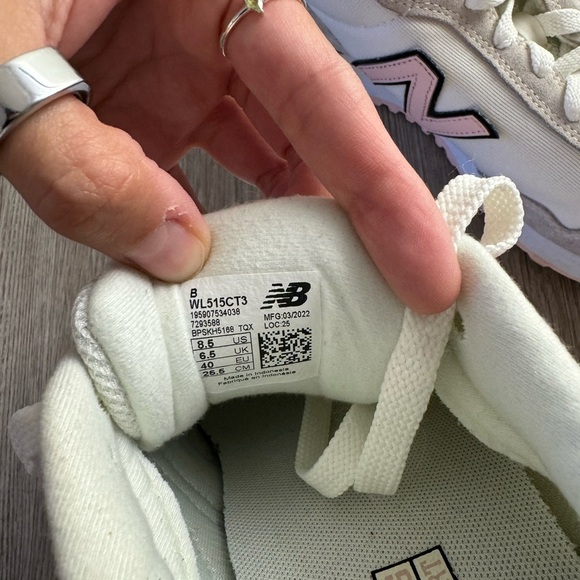 New Balance Women's Sneakers in White and Pink - Picture 4 of 4
